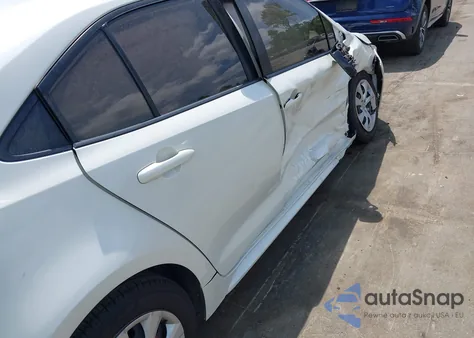 2020 Toyota Corolla Le z USA, uszkodzony, nr VIN JTDEPRAE8LJ016624